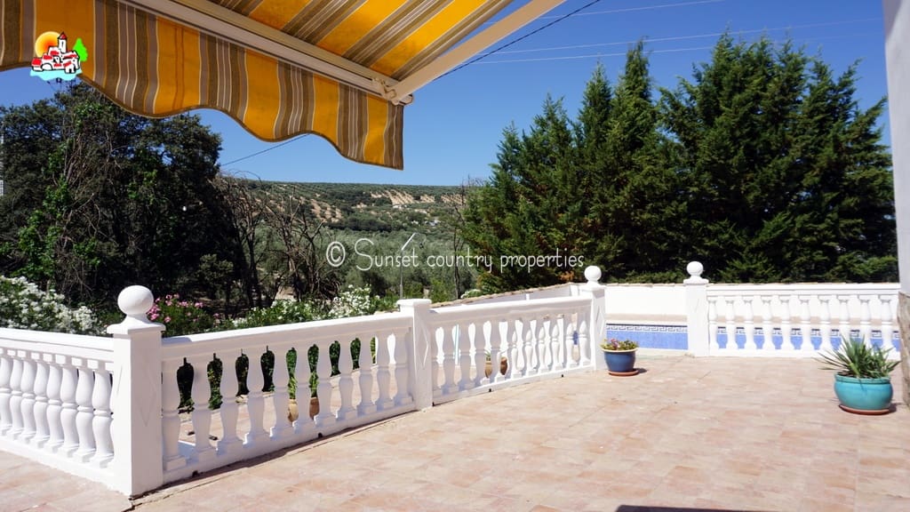 5 soveværelse Finca/Landehus til salg i Iznajar med swimmingpool garage - € 299.950 (Ref: 9128777)