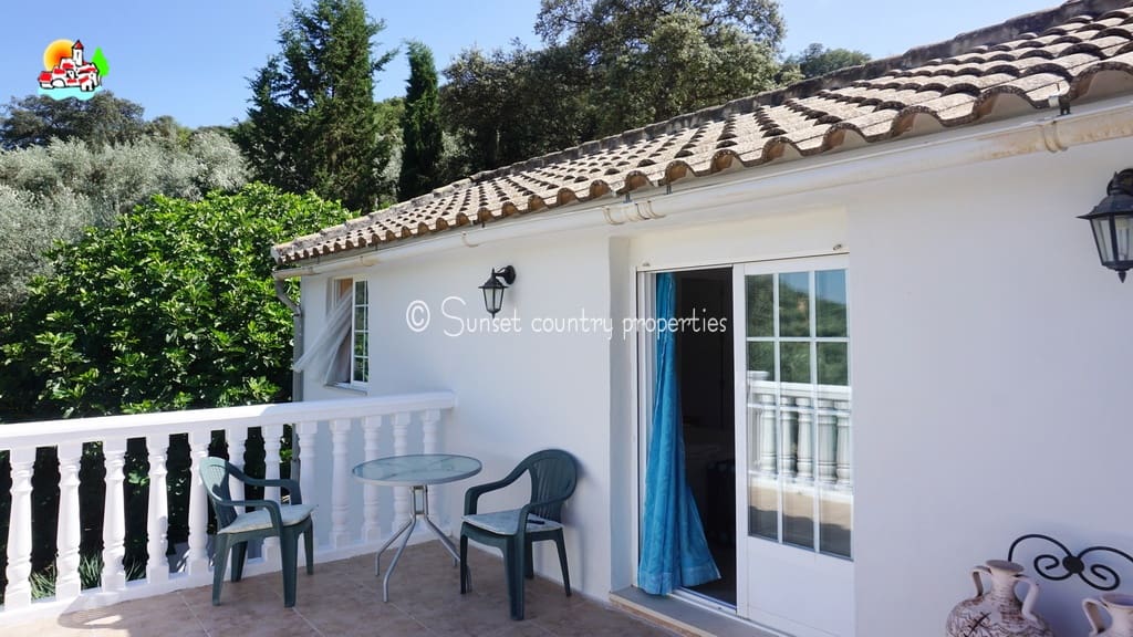 5 soveværelse Finca/Landehus til salg i Iznajar med swimmingpool garage - € 299.950 (Ref: 9128777)