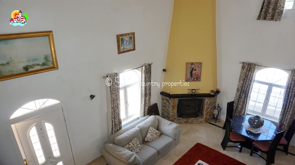 5 soveværelse Finca/Landehus til salg i Iznajar med swimmingpool garage - € 299.950 (Ref: 9128777)