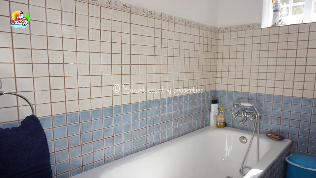 5 soveværelse Finca/Landehus til salg i Iznajar med swimmingpool garage - € 299.950 (Ref: 9128777)