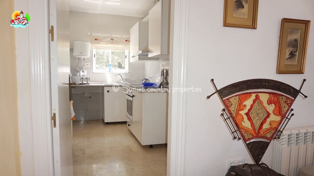 5 soveværelse Finca/Landehus til salg i Iznajar med swimmingpool garage - € 299.950 (Ref: 9128777)