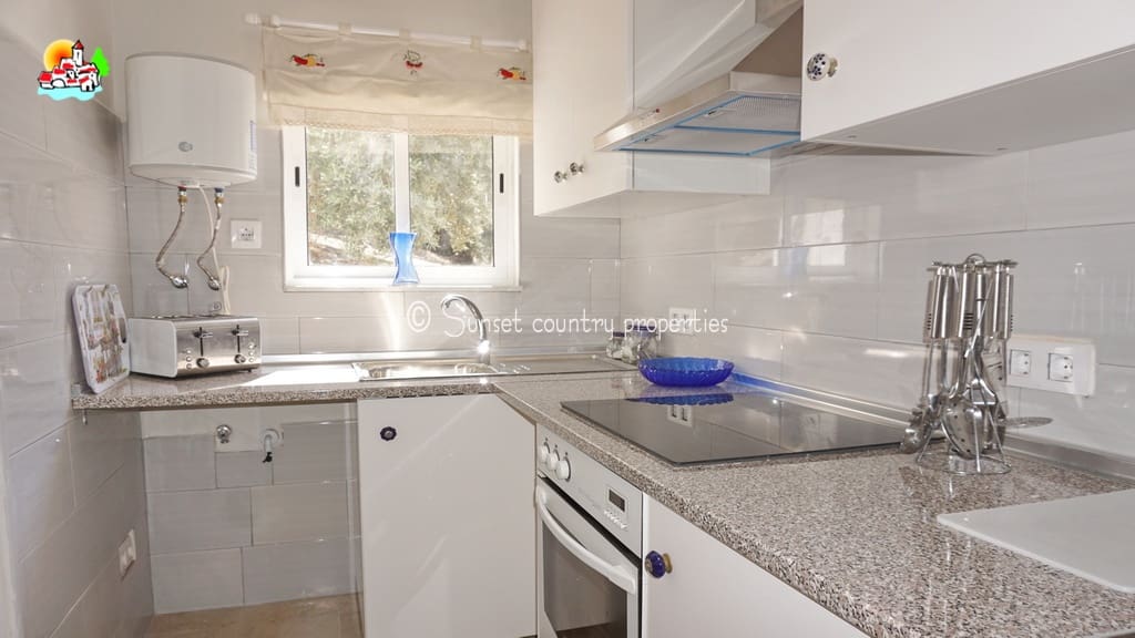 5 soveværelse Finca/Landehus til salg i Iznajar med swimmingpool garage - € 299.950 (Ref: 9128777)