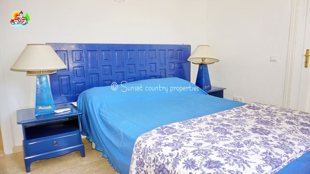 5 soveværelse Finca/Landehus til salg i Iznajar med swimmingpool garage - € 299.950 (Ref: 9128777)