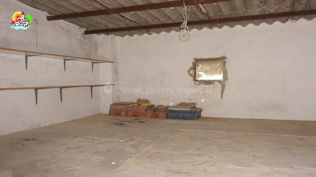 3 soveværelse Finca/Landehus til salg i Iznajar med swimmingpool garage - € 279.950 (Ref: 9128783)