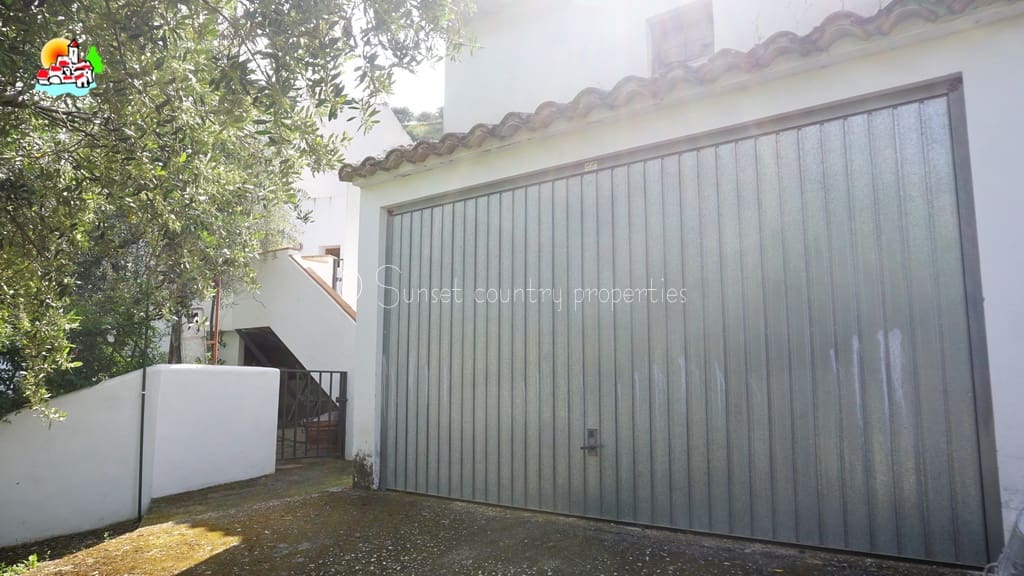 3 soveværelse Finca/Landehus til salg i Iznajar med swimmingpool garage - € 279.950 (Ref: 9128783)