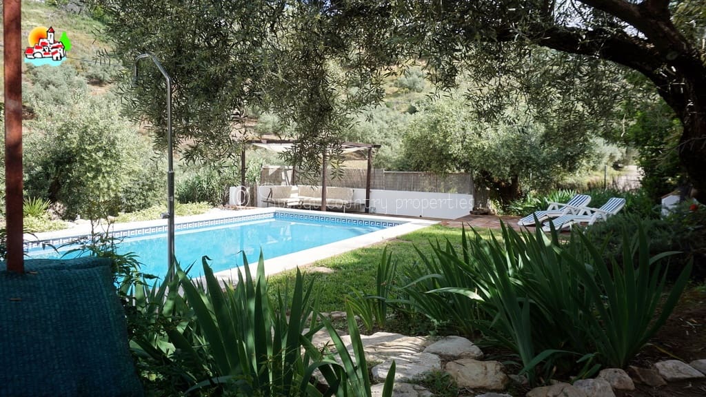 3 soveværelse Finca/Landehus til salg i Iznajar med swimmingpool garage - € 279.950 (Ref: 9128783)