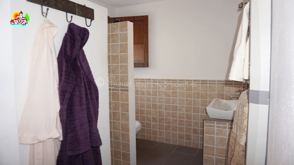 3 soveværelse Finca/Landehus til salg i Iznajar med swimmingpool garage - € 279.950 (Ref: 9128783)