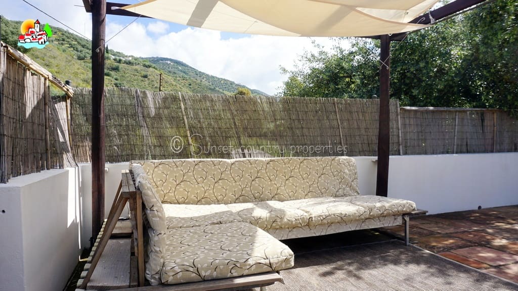 3 soveværelse Finca/Landehus til salg i Iznajar med swimmingpool garage - € 279.950 (Ref: 9128783)