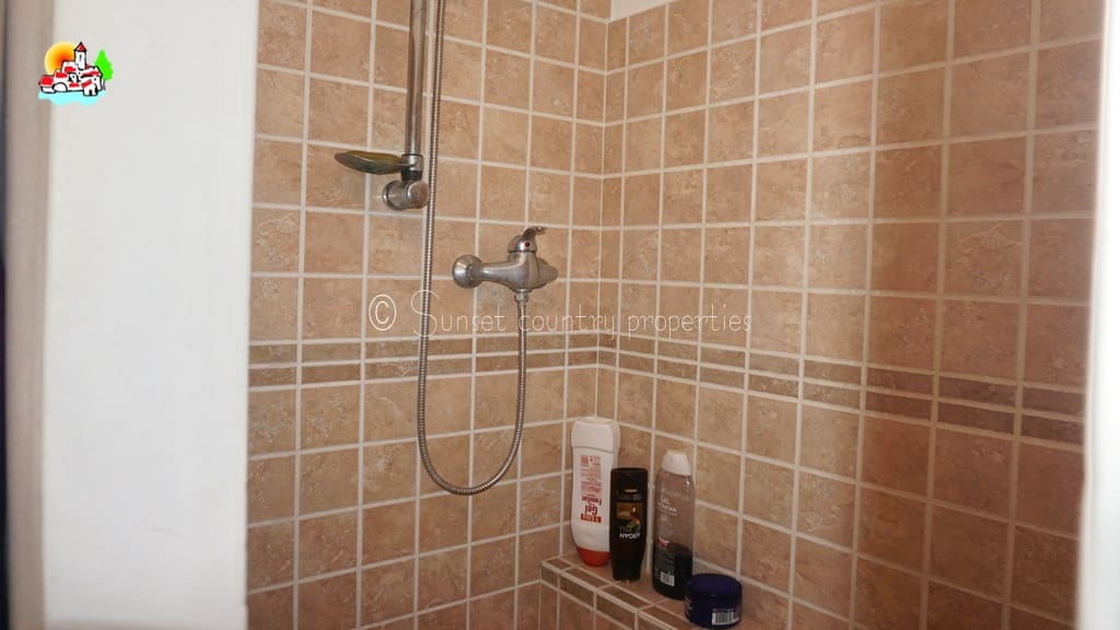 3 soveværelse Finca/Landehus til salg i Iznajar med swimmingpool garage - € 279.950 (Ref: 9128783)