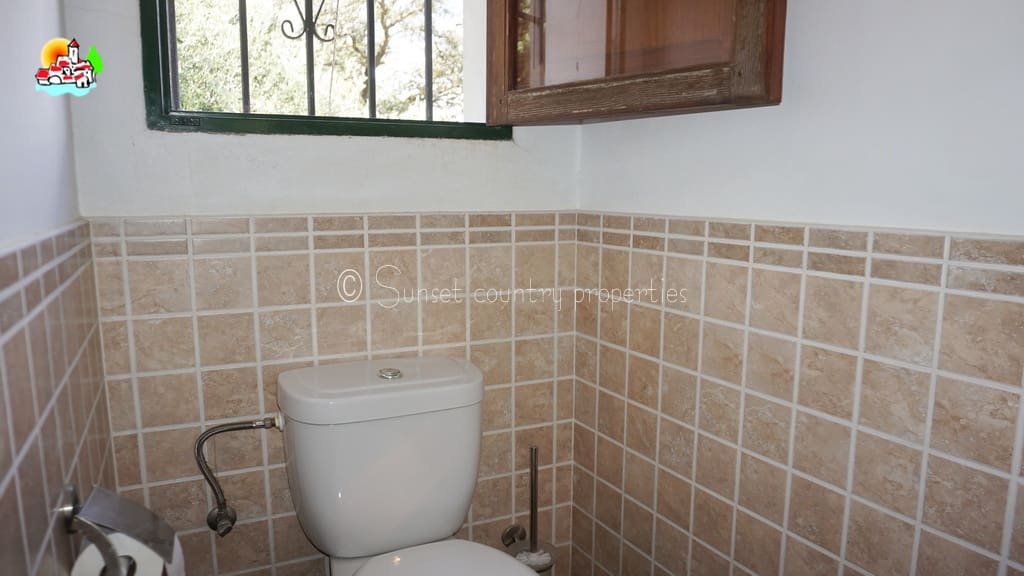 3 soveværelse Finca/Landehus til salg i Iznajar med swimmingpool garage - € 279.950 (Ref: 9128783)