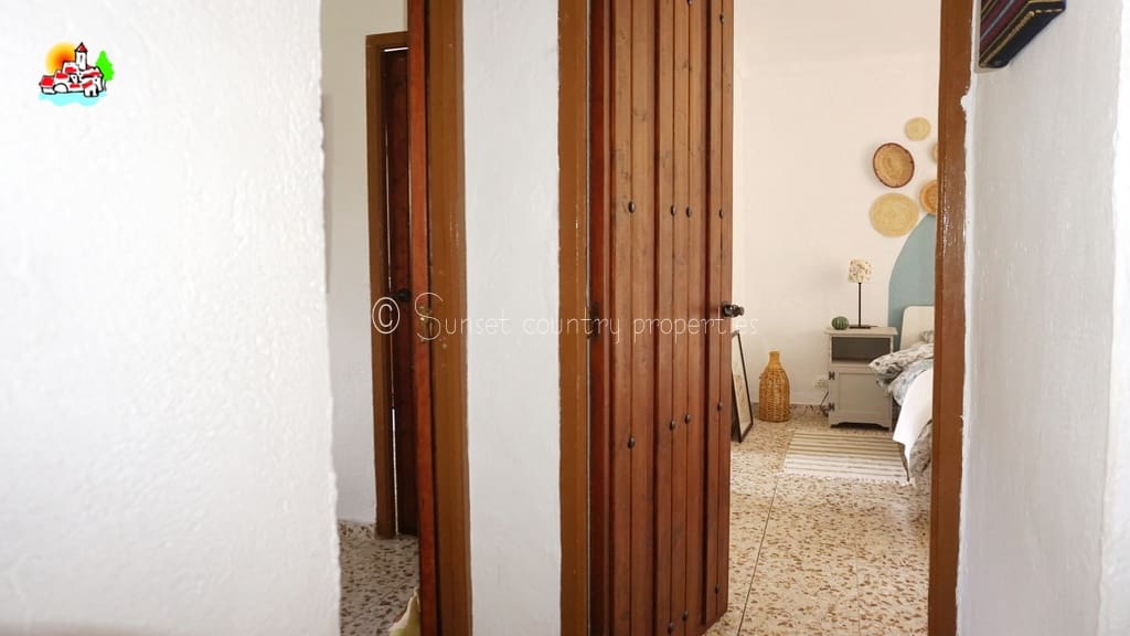 3 soveværelse Finca/Landehus til salg i Iznajar med swimmingpool garage - € 279.950 (Ref: 9128783)