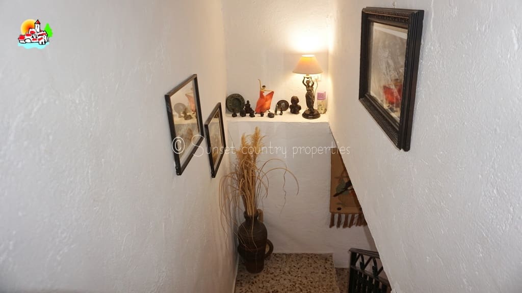 3 soveværelse Finca/Landehus til salg i Iznajar med swimmingpool garage - € 279.950 (Ref: 9128783)