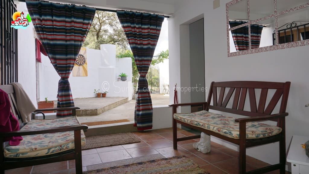 3 soveværelse Finca/Landehus til salg i Iznajar med swimmingpool garage - € 279.950 (Ref: 9128783)