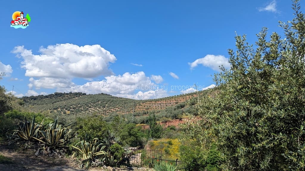 3 soveværelse Finca/Landehus til salg i Iznajar med swimmingpool garage - € 279.950 (Ref: 9128783)