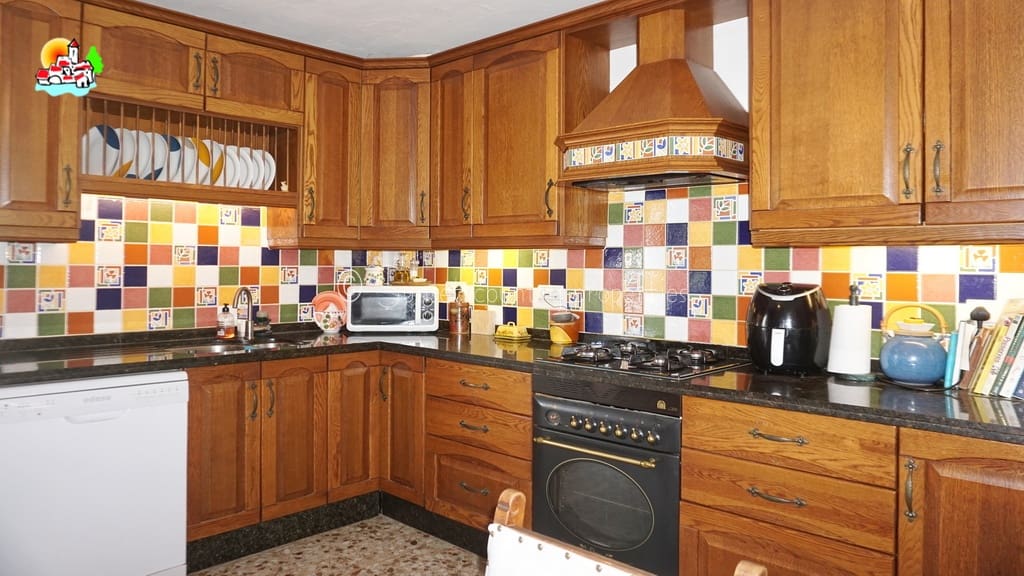 3 soveværelse Finca/Landehus til salg i Iznajar med swimmingpool garage - € 279.950 (Ref: 9128783)