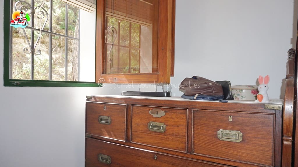 3 soveværelse Finca/Landehus til salg i Iznajar med swimmingpool garage - € 279.950 (Ref: 9128783)