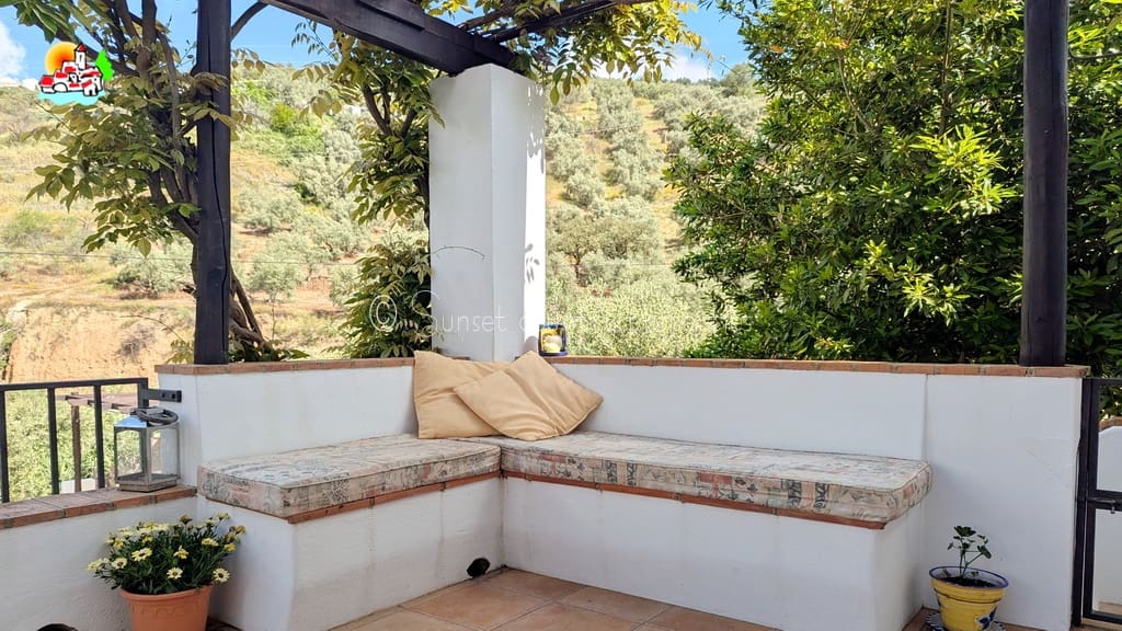 3 soveværelse Finca/Landehus til salg i Iznajar med swimmingpool garage - € 279.950 (Ref: 9128783)