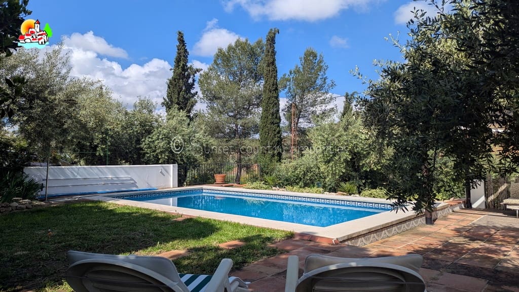 3 soveværelse Finca/Landehus til salg i Iznajar med swimmingpool garage - € 279.950 (Ref: 9128783)