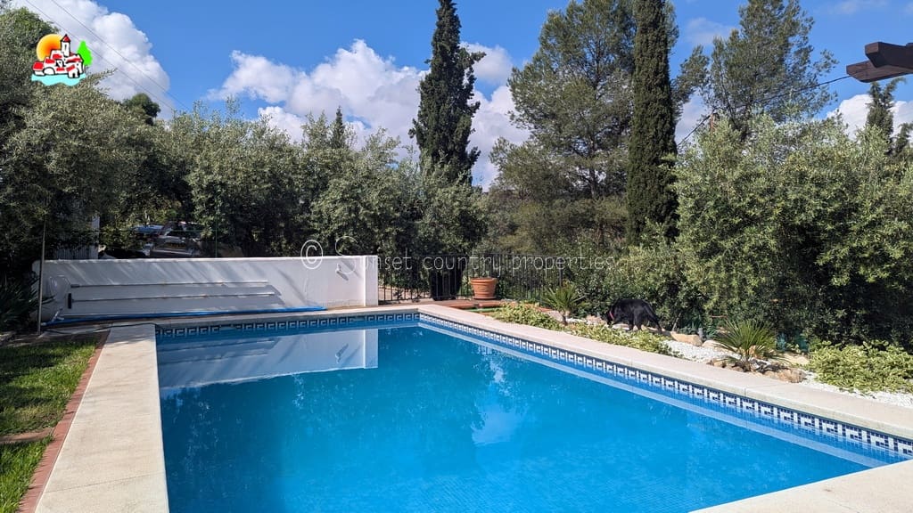 3 soveværelse Finca/Landehus til salg i Iznajar med swimmingpool garage - € 279.950 (Ref: 9128783)