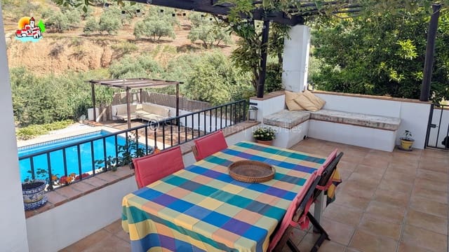 3 soveværelse Finca/Landehus til salg i Iznájar med swimmingpool garage - € 279.950 (Ref: 9128783)