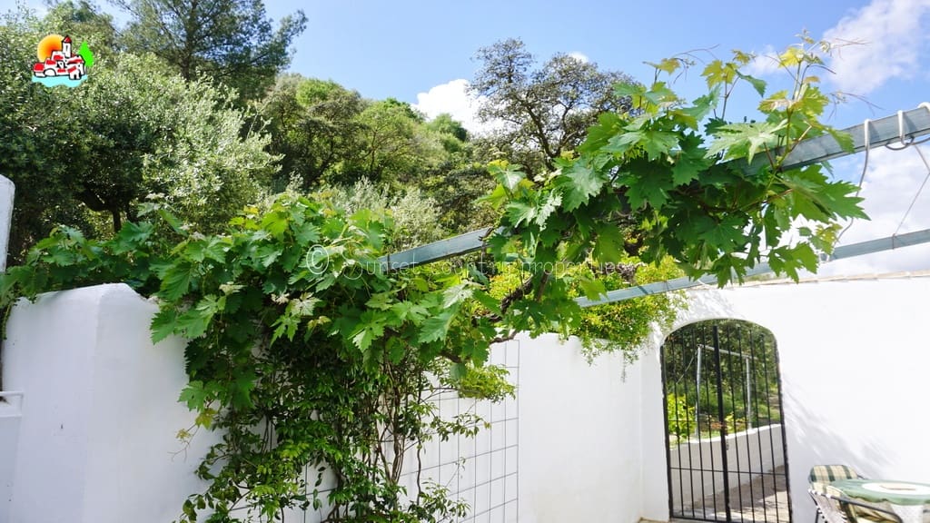 3 soveværelse Finca/Landehus til salg i Iznajar med swimmingpool garage - € 279.950 (Ref: 9128783)