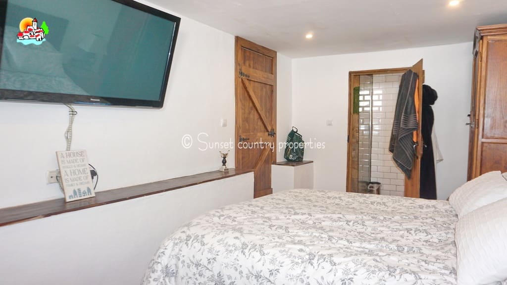 7 slaapkamer Finca/Landhuis te koop in Iznajar - € 375.000 (Ref: 9134965)