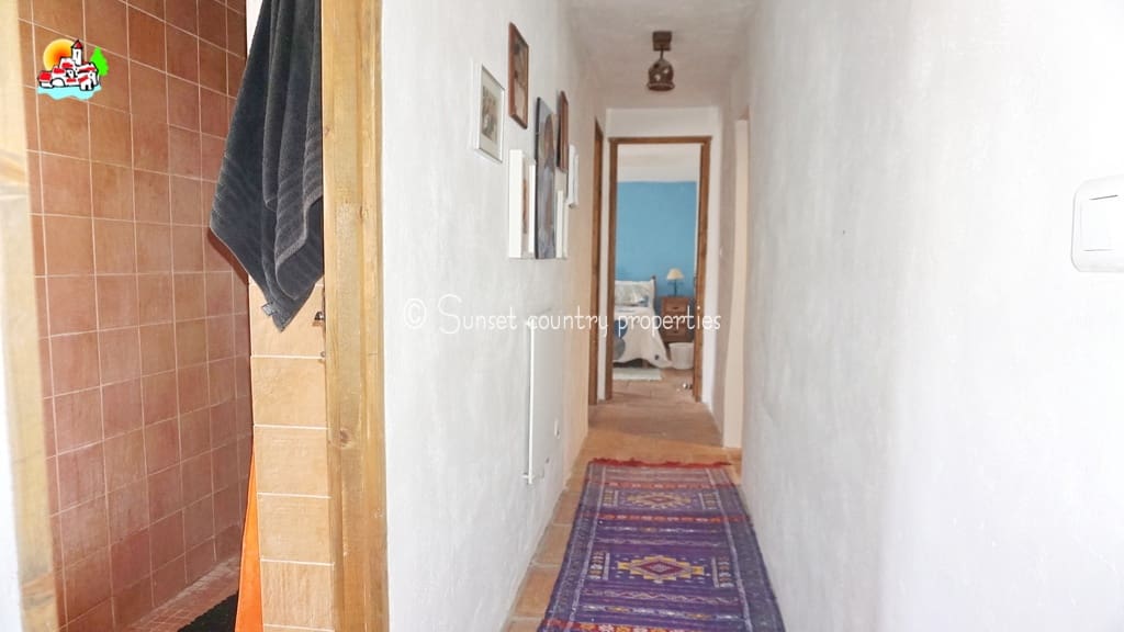 7 slaapkamer Finca/Landhuis te koop in Iznajar - € 375.000 (Ref: 9134965)