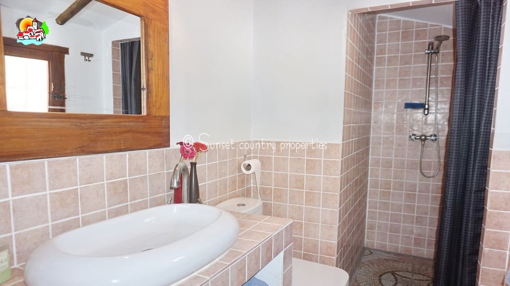 7 slaapkamer Finca/Landhuis te koop in Iznajar - € 375.000 (Ref: 9134965)