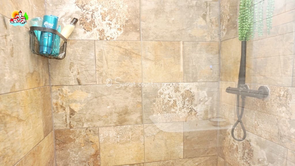 7 slaapkamer Finca/Landhuis te koop in Iznajar - € 375.000 (Ref: 9134965)