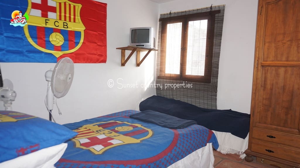 7 slaapkamer Finca/Landhuis te koop in Iznajar - € 375.000 (Ref: 9134965)