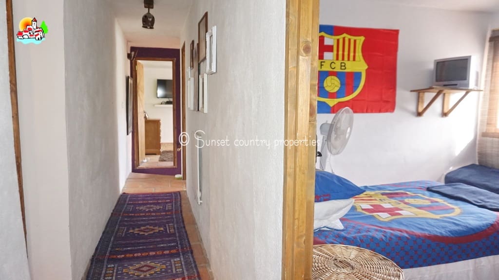 7 slaapkamer Finca/Landhuis te koop in Iznajar - € 375.000 (Ref: 9134965)