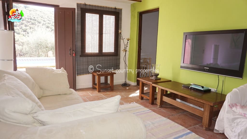 7 slaapkamer Finca/Landhuis te koop in Iznajar - € 375.000 (Ref: 9134965)