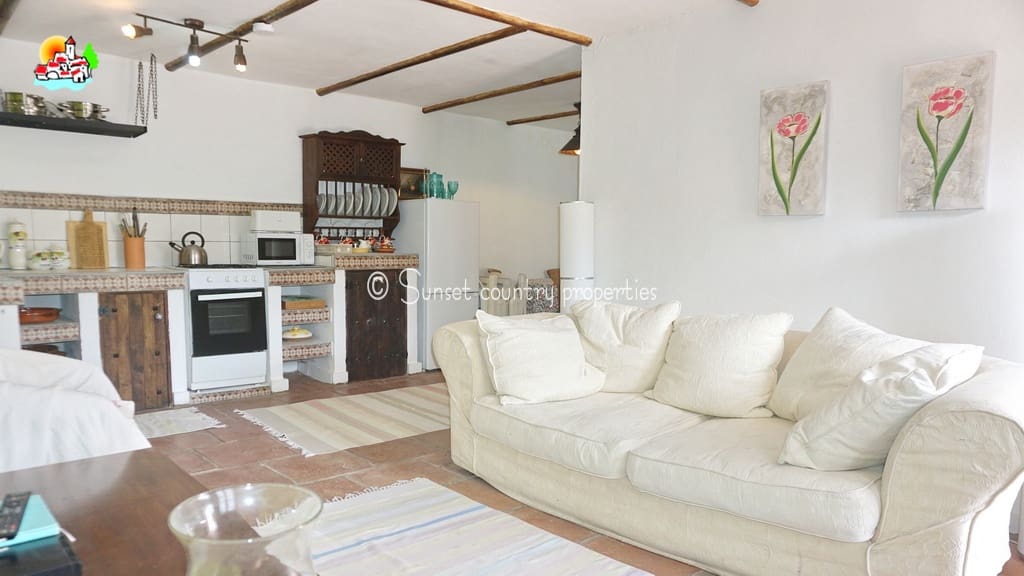 7 slaapkamer Finca/Landhuis te koop in Iznajar - € 375.000 (Ref: 9134965)