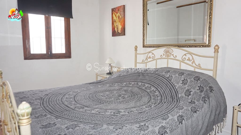 7 slaapkamer Finca/Landhuis te koop in Iznajar - € 375.000 (Ref: 9134965)