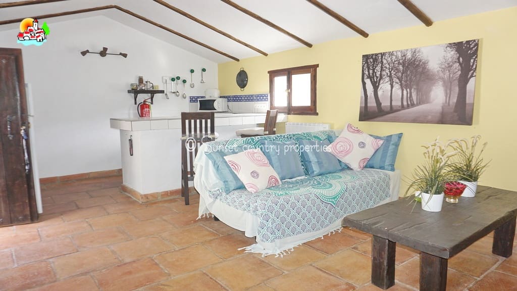 7 slaapkamer Finca/Landhuis te koop in Iznajar - € 375.000 (Ref: 9134965)