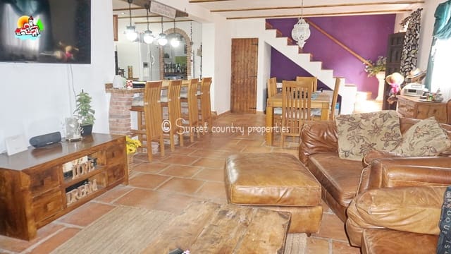 7 bedroom Finca/Country House for sale in Iznájar - € 375,000 (Ref: 9134965)