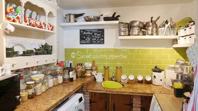 7 bedroom Finca/Country House for sale in Iznájar - € 375,000 (Ref: 9134965)