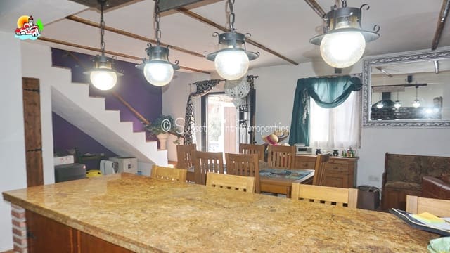 7 bedroom Finca/Country House for sale in Iznájar - € 375,000 (Ref: 9134965)