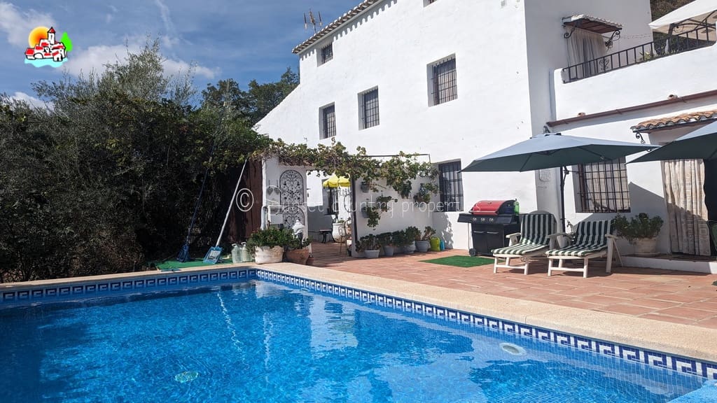 7 slaapkamer Finca/Landhuis te koop in Iznajar - € 375.000 (Ref: 9134965)