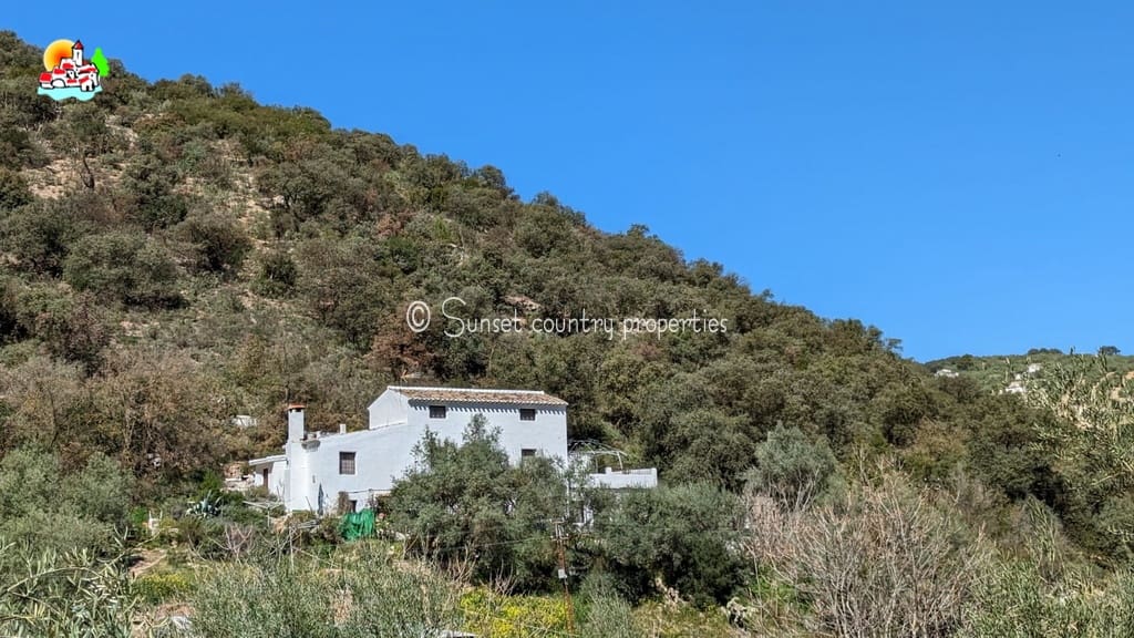 7 slaapkamer Finca/Landhuis te koop in Iznajar - € 375.000 (Ref: 9134965)