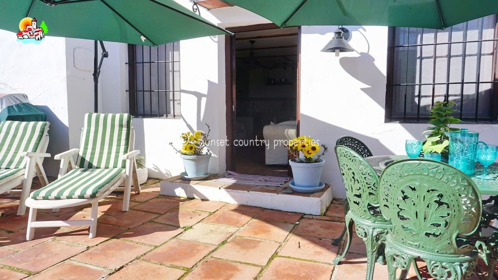 7 slaapkamer Finca/Landhuis te koop in Iznajar - € 375.000 (Ref: 9134965)