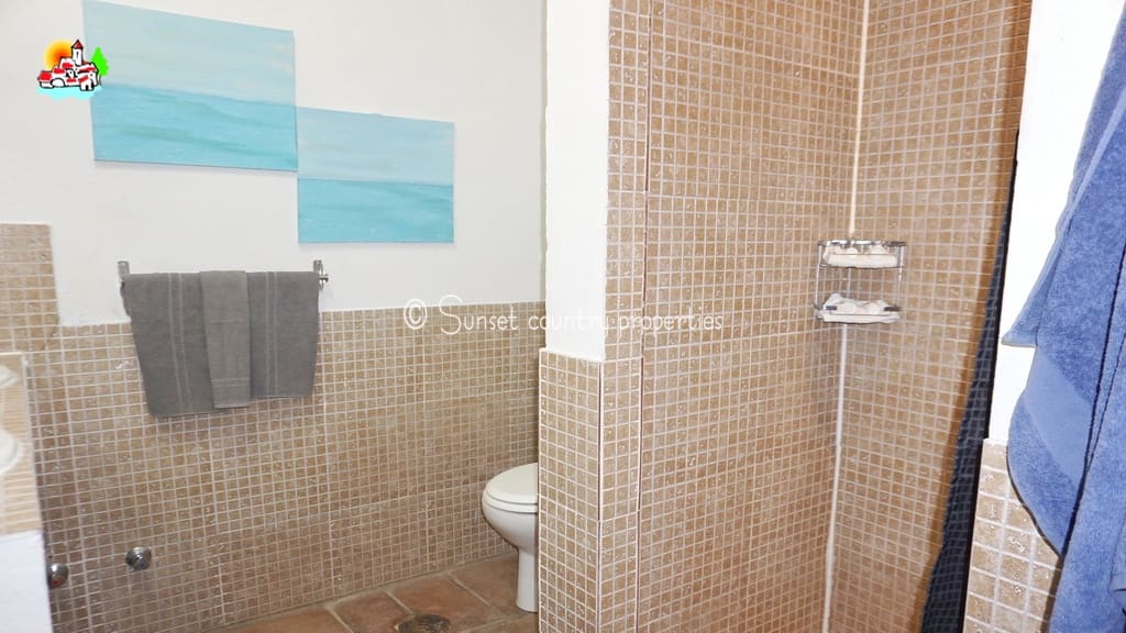 7 slaapkamer Finca/Landhuis te koop in Iznajar - € 375.000 (Ref: 9134965)