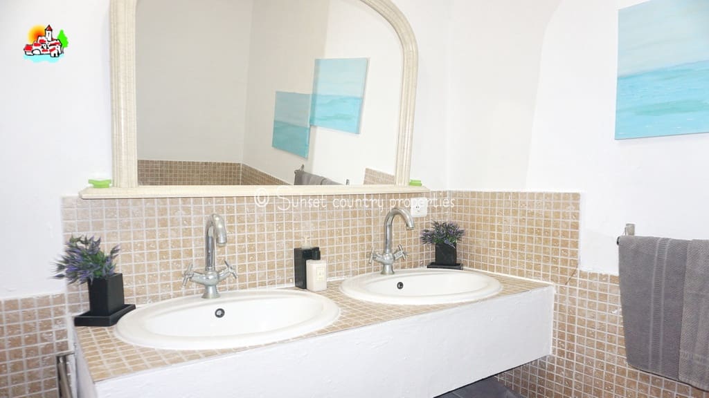 7 slaapkamer Finca/Landhuis te koop in Iznajar - € 375.000 (Ref: 9134965)