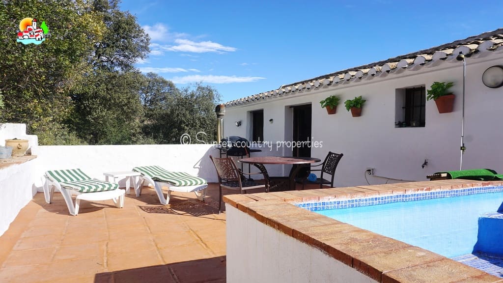 7 slaapkamer Finca/Landhuis te koop in Iznajar - € 375.000 (Ref: 9134965)