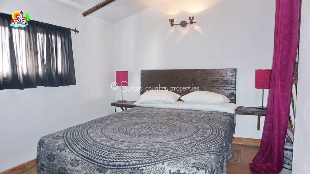 7 slaapkamer Finca/Landhuis te koop in Iznajar - € 375.000 (Ref: 9134965)