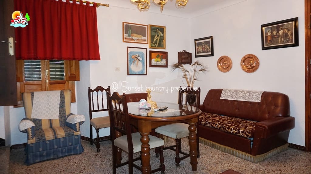 4 soverom Hus til salgs i Iznajar - € 114 900 (Ref: 9135037)