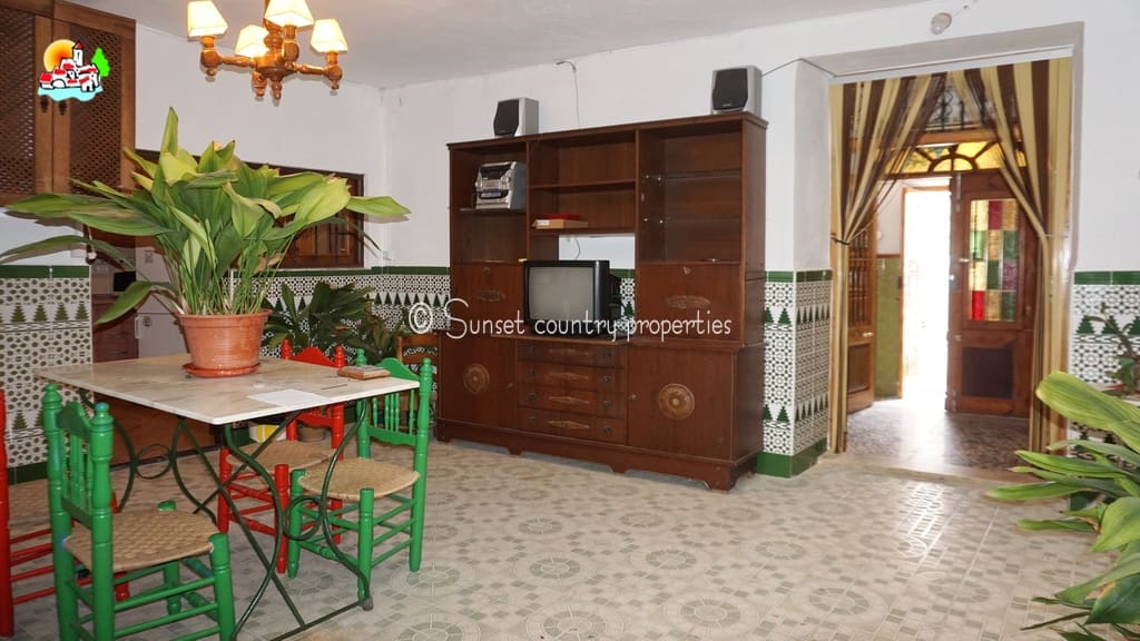 4 soverom Hus til salgs i Iznajar - € 114 900 (Ref: 9135037)