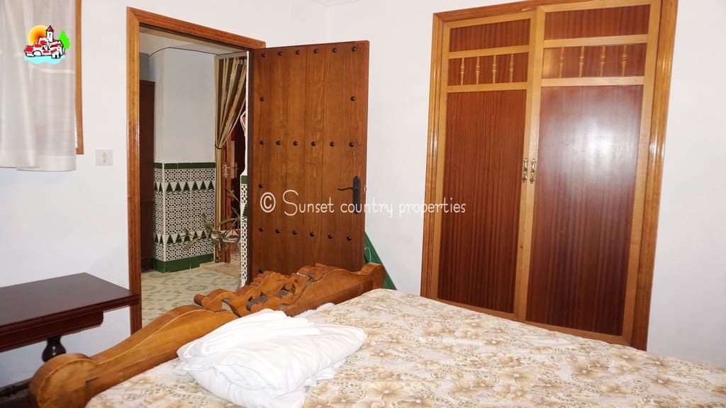 4 soverom Hus til salgs i Iznajar - € 114 900 (Ref: 9135037)