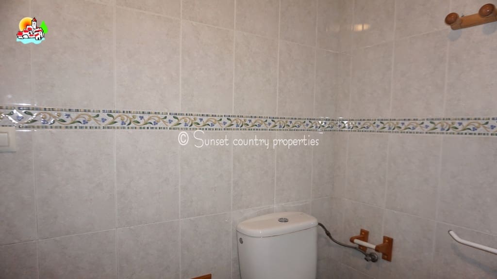 4 soverom Hus til salgs i Iznajar - € 114 900 (Ref: 9135037)