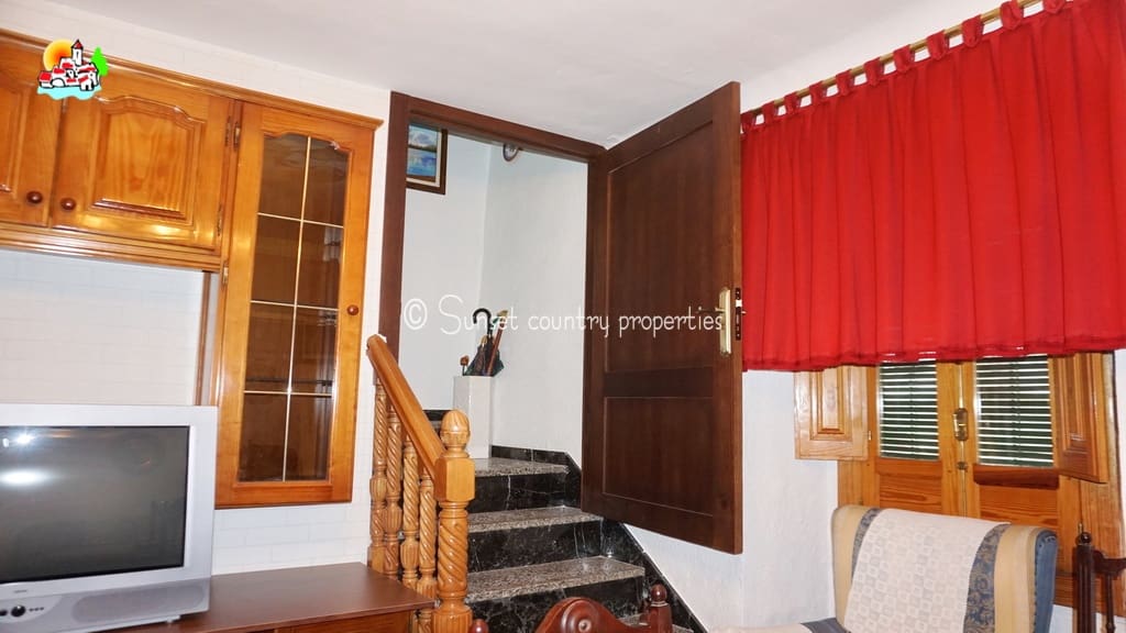 4 soverom Hus til salgs i Iznajar - € 114 900 (Ref: 9135037)